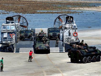 جولة داخل حوامة المارينز ال HoverCraft LCAC